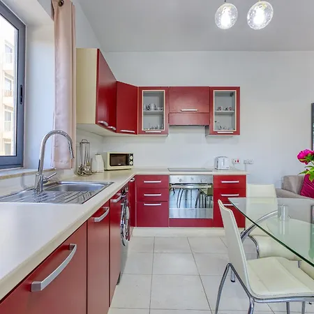 Lovely 1br With Private Balcony In Gzr059 * Gzira