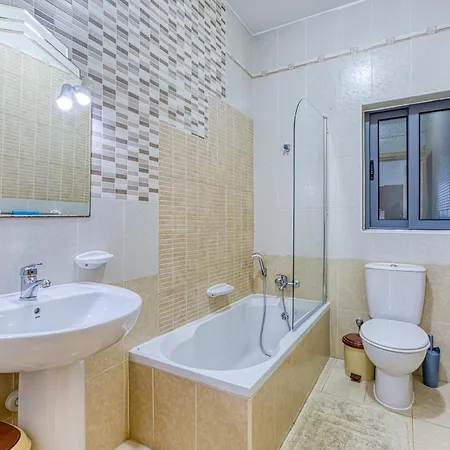 شقة Lovely 1br With Private Balcony In Gzr059