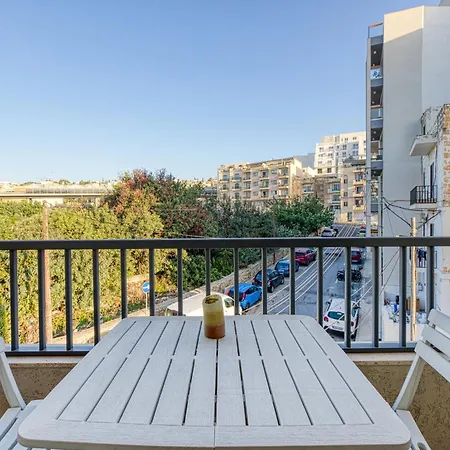 شقة Lovely 1br With Private Balcony In Gzr059 *