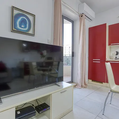 شقة Lovely 1br With Private Balcony In Gzr059 *