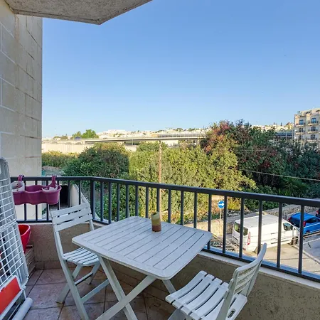 Lovely 1br With Private Balcony In Gzr059 Gzira