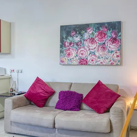 Lovely 1br With Private Balcony In Gzr059 Gzira
