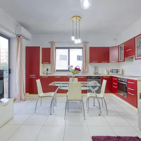Lovely 1br With Private Balcony In Gzr059 شقة *