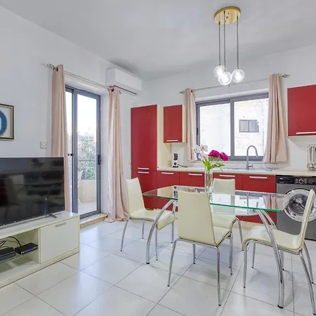 Lovely 1br With Private Balcony In Gzr059