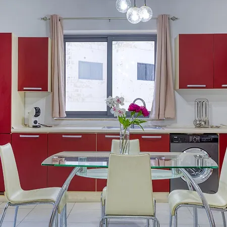Lovely 1br With Private Balcony In Gzr059 Gzira