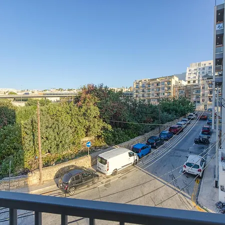 Lovely 1br With Private Balcony In Gzr059 شقة *