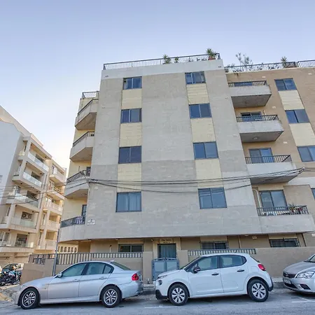 Lovely 1br With Private Balcony In Gzr059 *